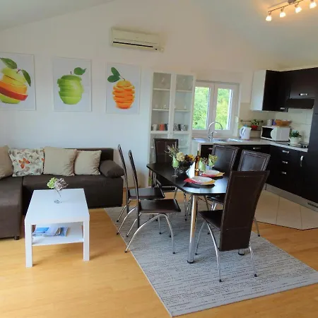 Tomislav Apartment *