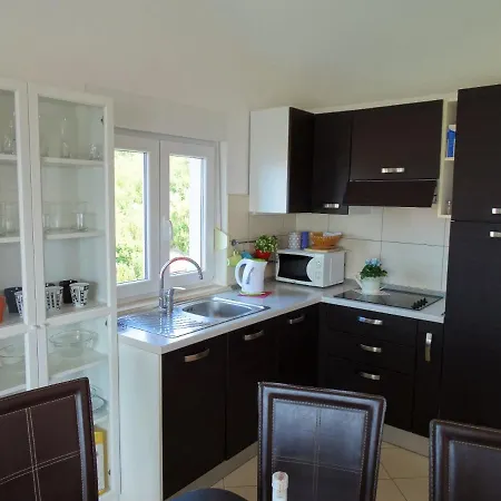 Tomislav Apartment Selce